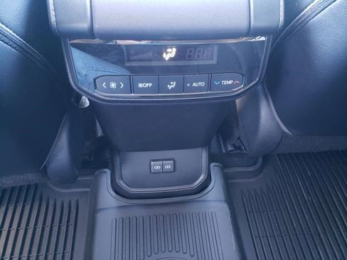Used 2023 Toyota Highlander XLE image 15
