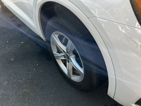 Used 2021 Audi Q5 Premium w/ Convenience Package image 11