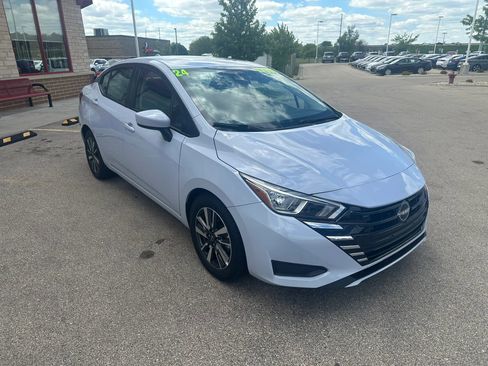 Used 2024 Nissan Versa SV FWD image 3