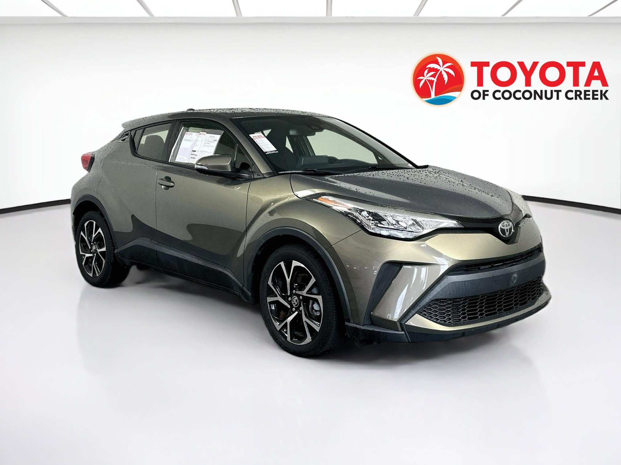 Used 2021 Toyota C-HR XLE FWD image 1