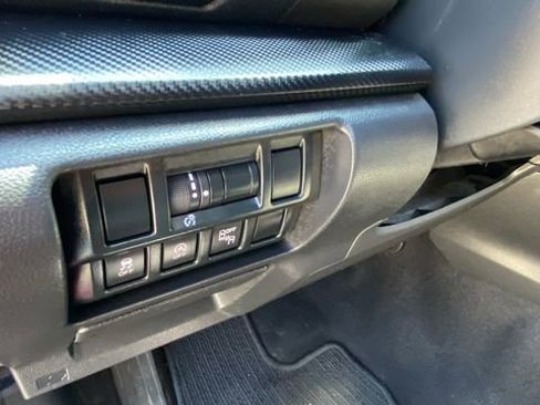 Used 2021 Subaru Crosstrek 2.0i Premium w/ Moonroof Package AWD/4WD image 17