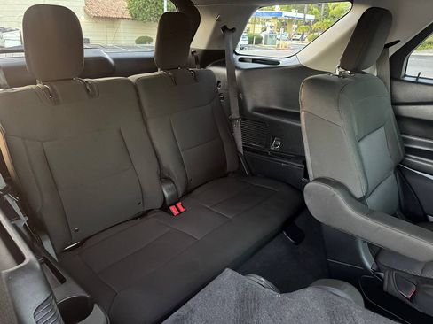 Used 2022 Ford Explorer XLT RWD image 12
