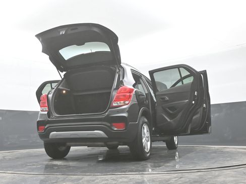 Used 2020 Chevrolet Trax LT w/ LT Convenience Package image 46