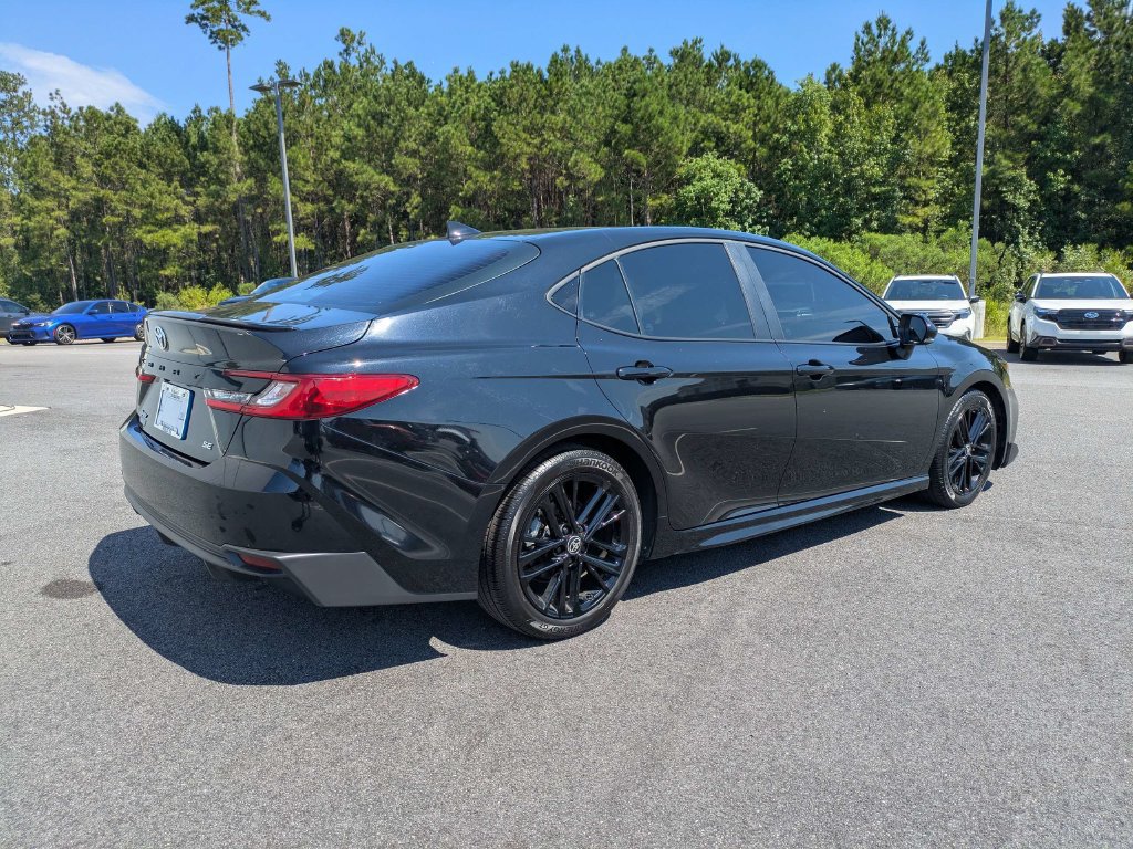 Used 2025 Toyota Camry SE FWD image 4