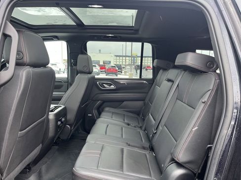 Used 2022 Chevrolet Suburban RST image 10