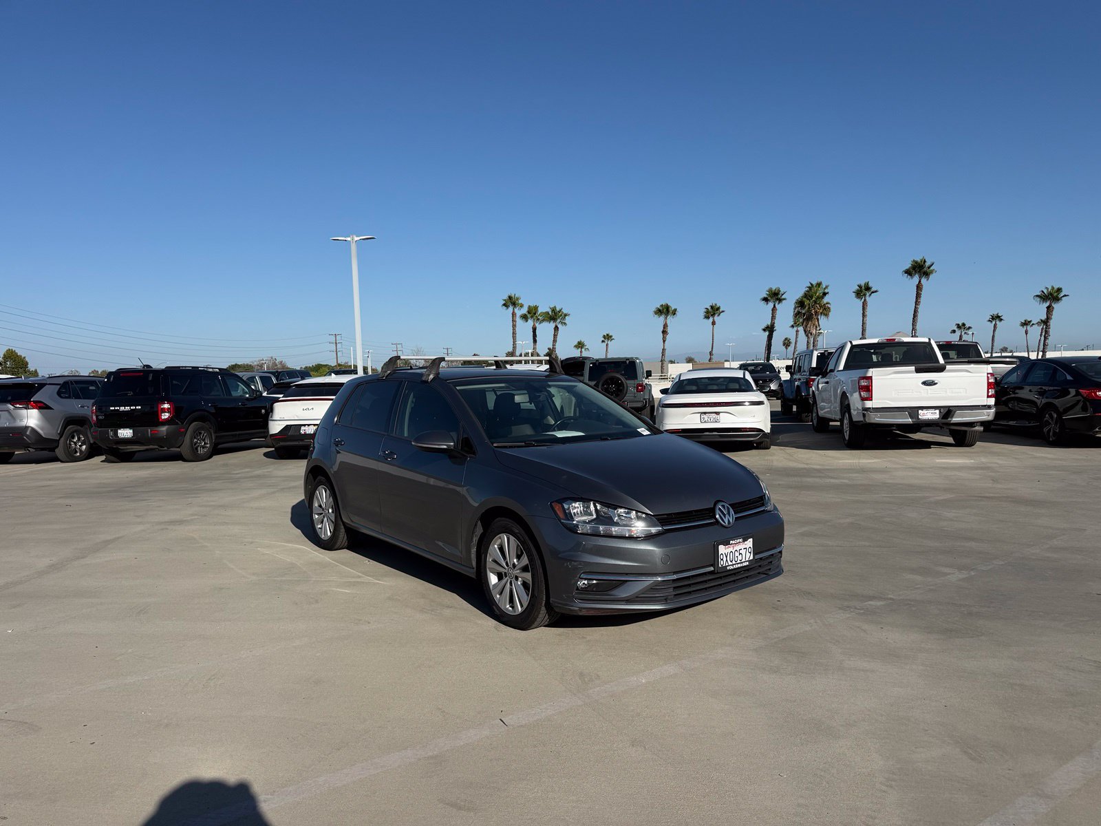 Used 2018 Volkswagen Golf SE FWD image 4