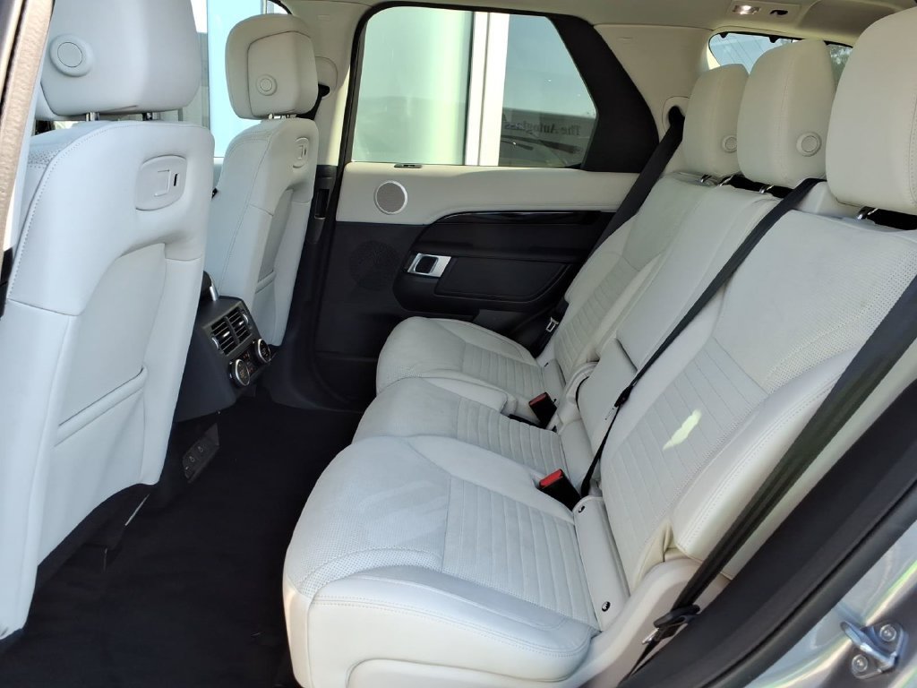 Certified 2025 Land Rover Discovery S AWD/4WD image 8