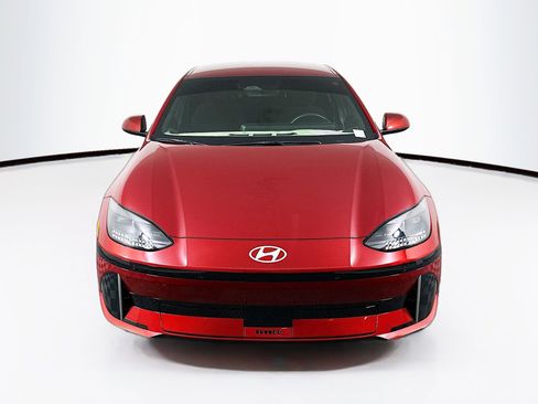 Used 2024 Hyundai Ioniq 6 SE image 2