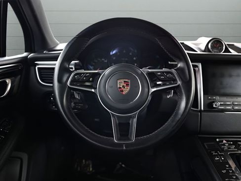 Used 2018 Porsche Macan image 33