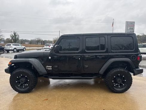 Used 2018 Jeep Wrangler Unlimited Sport image 2