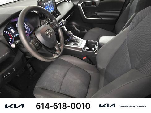 Used 2021 Toyota RAV4 LE AWD/4WD image 18