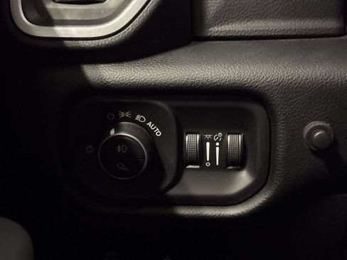 Used 2019 RAM 1500 Big Horn AWD/4WD image 19