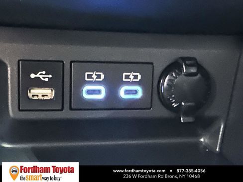 Used 2022 Toyota Highlander XLE AWD/4WD image 28