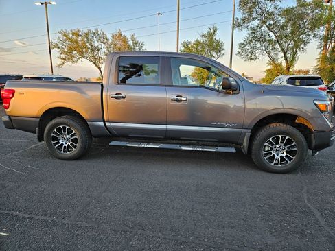 Used 2021 Nissan Titan SV w/ SV Convenience Package AWD/4WD image 4