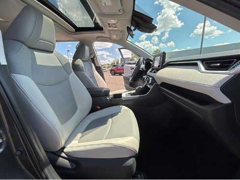 Used 2022 Toyota RAV4 XLE Premium AWD/4WD image 6