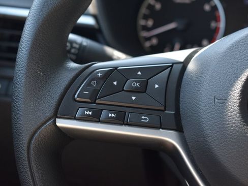 Used 2025 Nissan Altima 2.5 SV FWD image 15