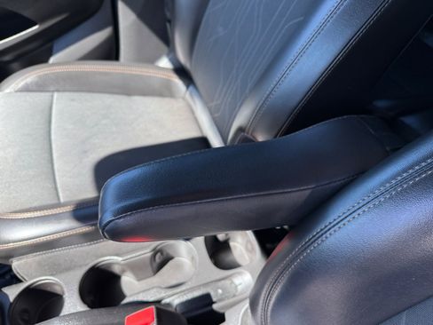 Used 2019 Chevrolet Trax LT w/ LT Convenience Package FWD image 14