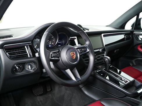 Certified 2022 Porsche Macan AWD image 4