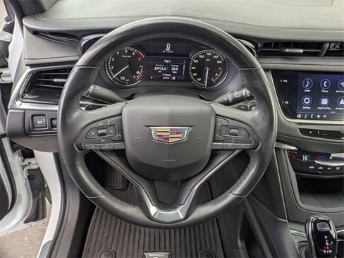 Used 2023 Cadillac XT6 Luxury image 17