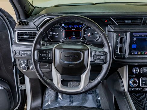 Used 2021 GMC Yukon XL Denali w/ Denali Premium Package AWD/4WD image 19
