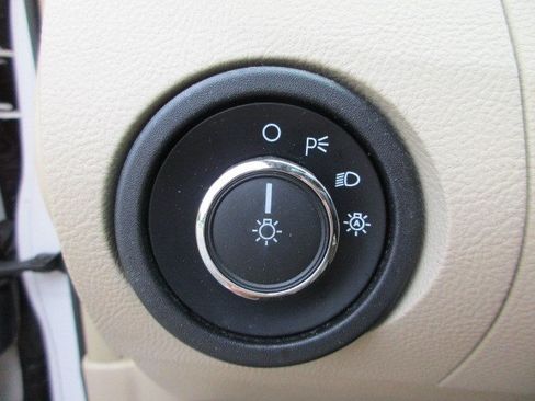 Used 2014 Ford Taurus SEL w/ Equipment Group 201A FWD image 19