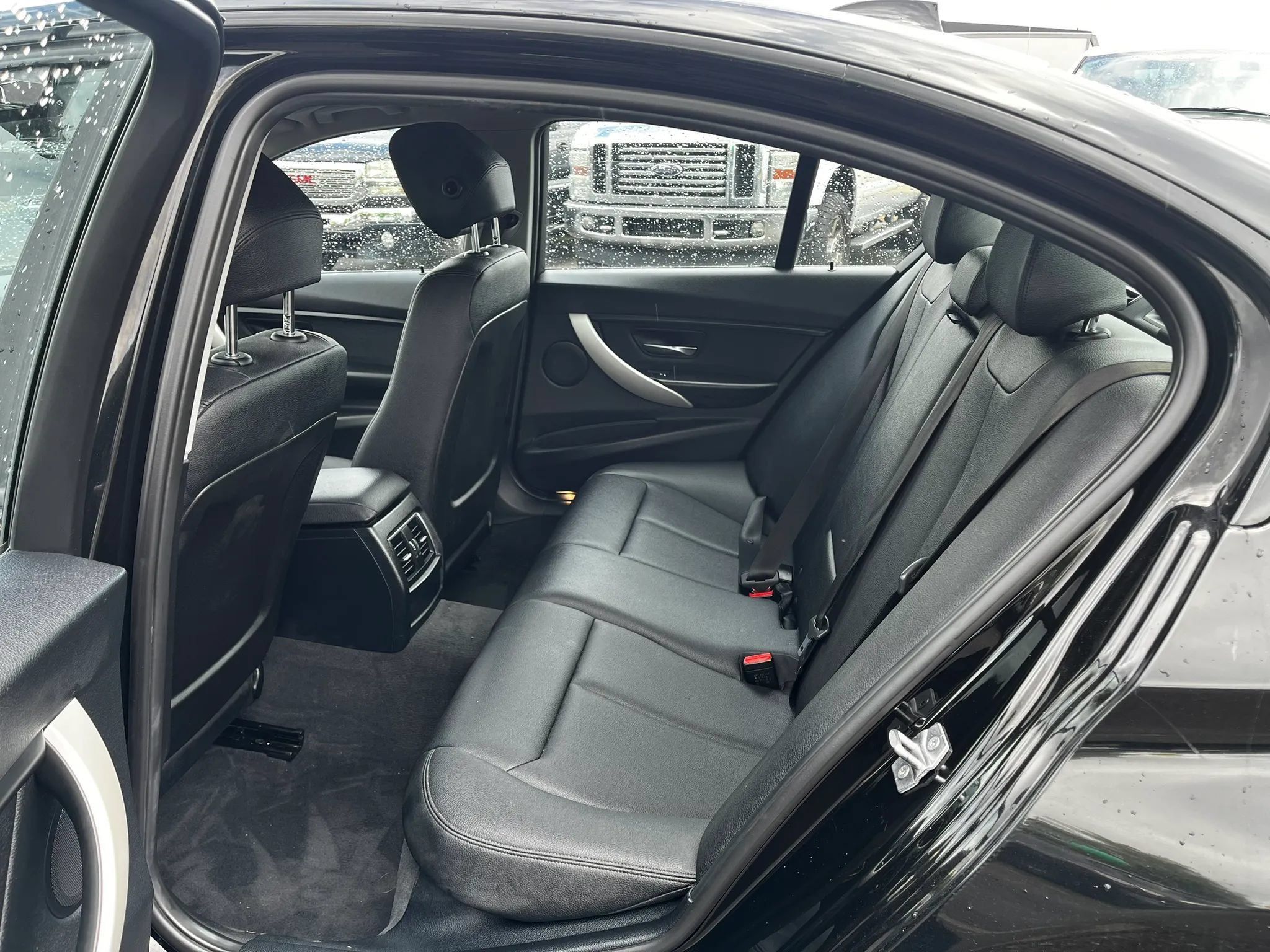 Used 2017 BMW 320i Sedan RWD image 11