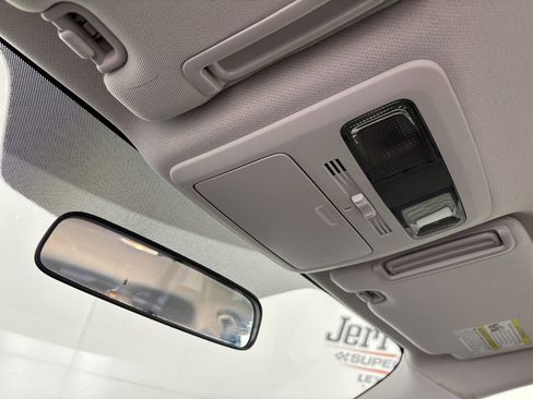 Used 2017 Subaru Forester 2.5i image 18