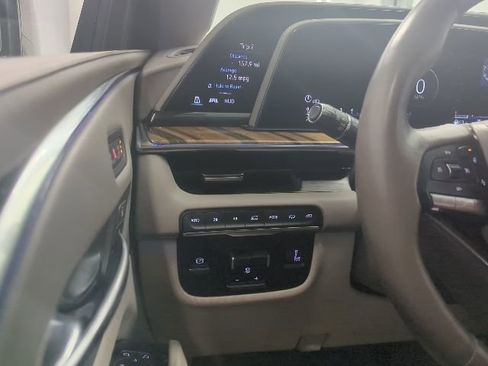 Used 2022 Cadillac Escalade Premium Luxury Platinum w/ LPO, Radiant Package image 28