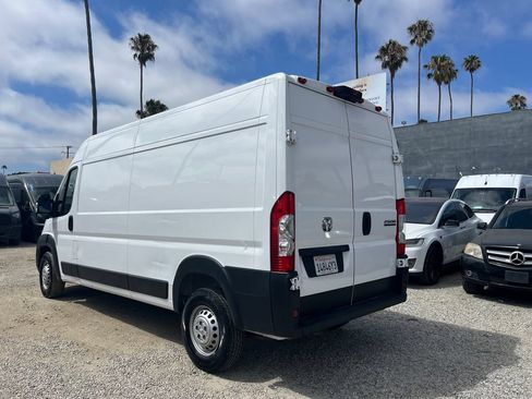 Used 2024 RAM ProMaster 2500 w/ Convenience Group FWD image 8