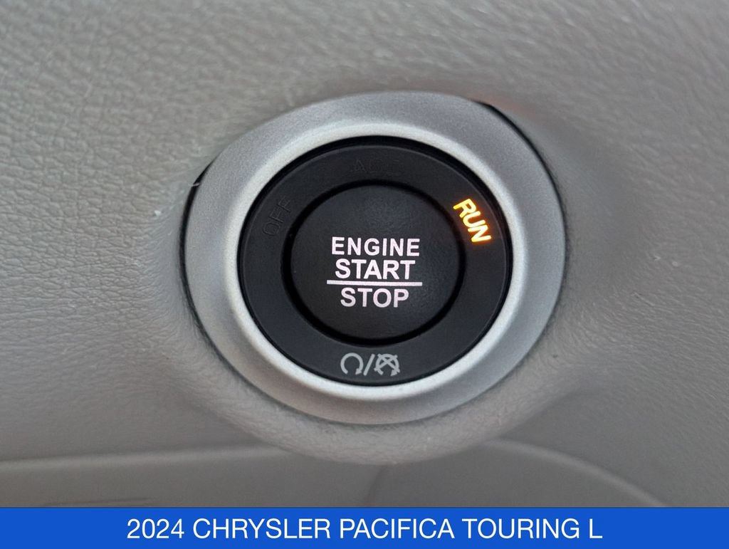 Used 2024 Chrysler Pacifica Touring-L FWD image 27