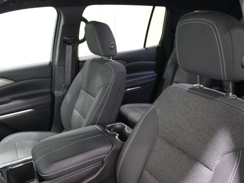 Used 2025 Chevrolet Traverse LT w/ Driver Confidence Package FWD image 4