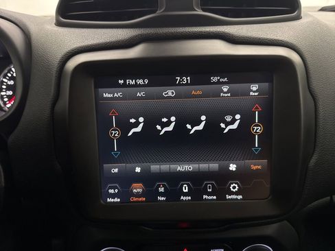 Used 2023 Jeep Renegade Latitude image 23