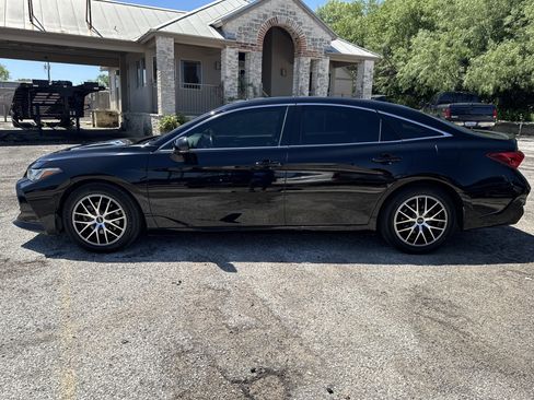 Used 2019 Toyota Avalon Touring FWD image 6