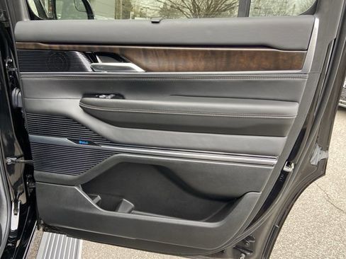 Used 2022 Jeep Grand Wagoneer Series I image 32