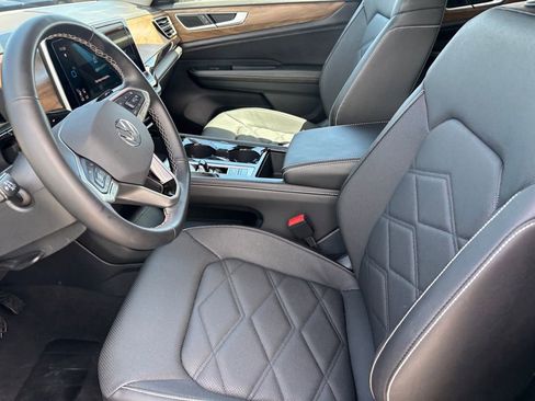 Used 2025 Volkswagen Atlas SE image 9