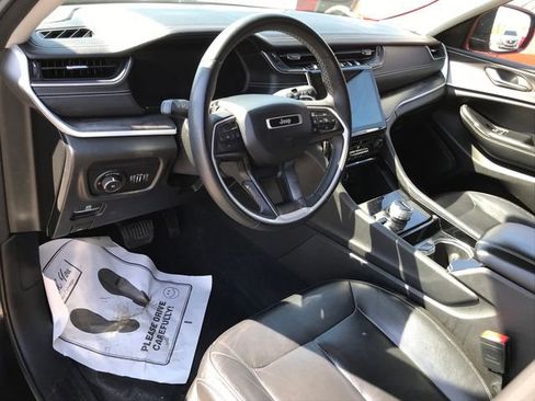 Used 2023 Jeep Grand Cherokee Limited AWD/4WD image 3