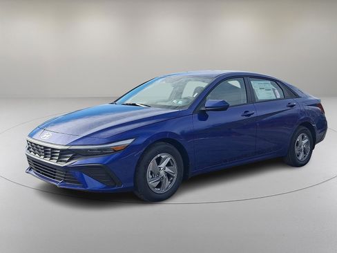 New 2026 Hyundai Elantra SE image 3