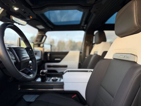 Certified 2025 GMC Hummer EV 2X image 11