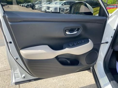 Used 2024 Honda HR-V LX image 18