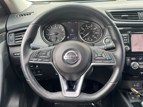 Used 2019 Nissan Rogue SV w/ Premium Package FWD image 19