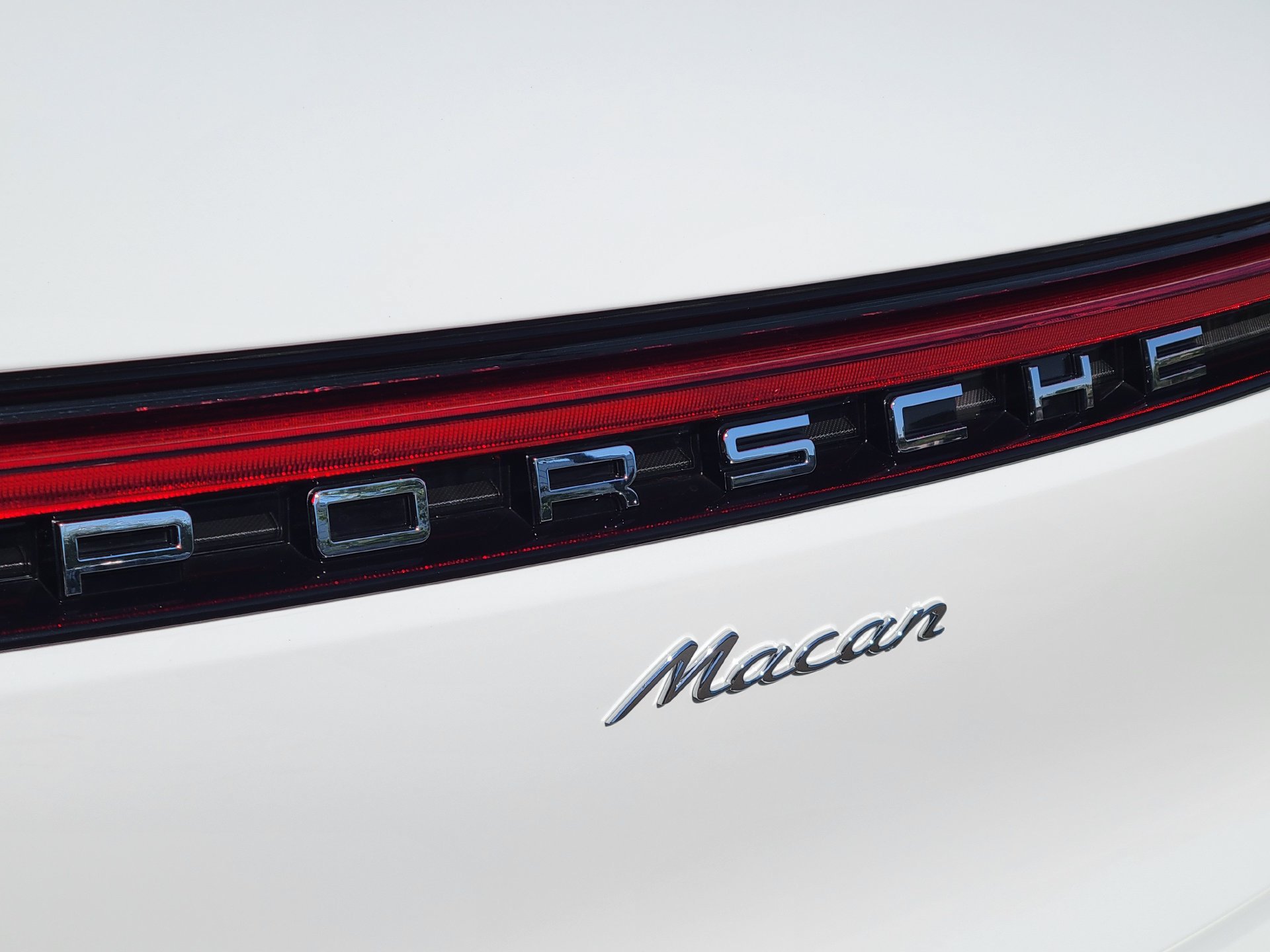 Used 2026 Porsche Macan AWD/4WD image 33