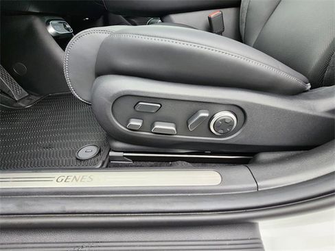 Used 2025 Genesis GV60 Advanced image 18
