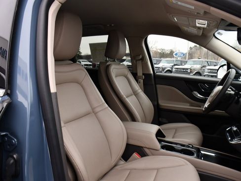 Used 2024 Lincoln Corsair Reserve w/ Towing Package image 16