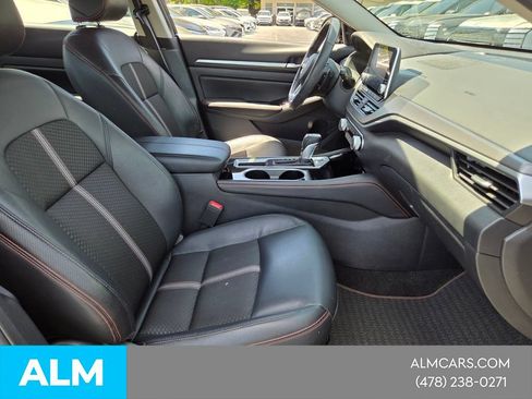 Used 2025 Nissan Altima 2.5 SR FWD image 13