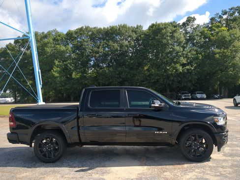 Used 2022 RAM 1500 Laramie AWD/4WD image 1