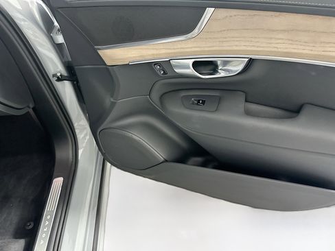 Used 2025 Volvo XC90 B6 Plus image 36