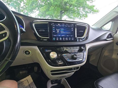 Used 2019 Chrysler Pacifica Touring-L w/ Advanced Safetytec Group FWD image 5