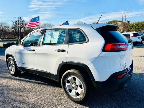 Used 2014 Jeep Cherokee Sport image 18
