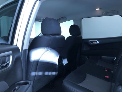 Used 2017 Nissan Pathfinder S image 19