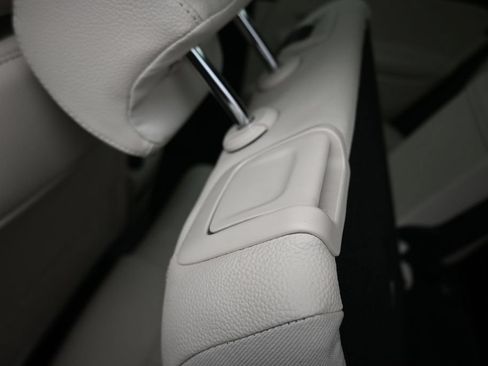 Used 2022 Mercedes-Benz GLB 250 4MATIC image 40